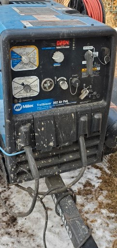 Millar Trailblazer 302 Air Pack Welder/Generator in Other in St. Albert - Image 2