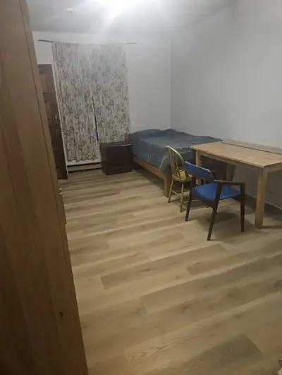 Tout compris meublé + wifi :   Grand 1 1/2 - $1,050/MOIS