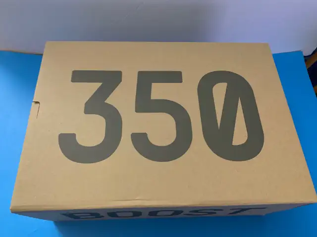 Authentic Adidas Yeezy Boost 350 Empty Sliding Box-US12-14x10x6” in Arts & Collectibles in Markham / York Region - Image 3
