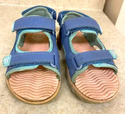 Girls sandals (size 13)