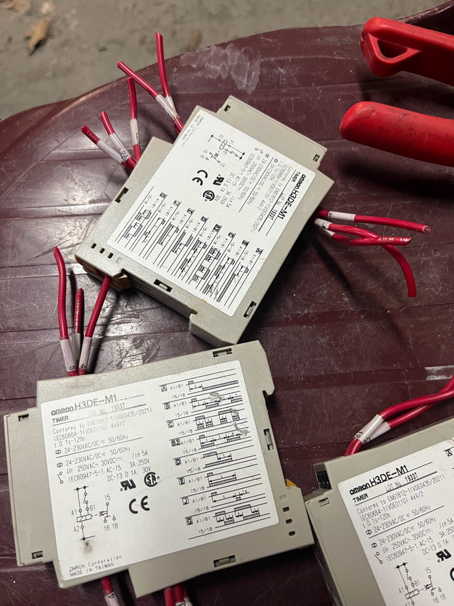 timer , minuteur  , Omron H3DE-M1  électrique dans Appareils électroniques  à Longueuil/Rive Sud - Image 4
