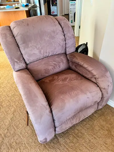 Rarely used and very good condition. Originally purchased with matching sofa set but want to free up...