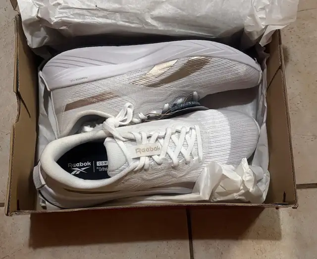 Reebok Women's Energen Tech Plus Running Shoes size 11 in Women's - Shoes in Mississauga / Peel Region - Image 3
