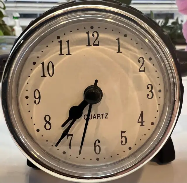 Airplane desk clock in Home Décor & Accents in Kitchener / Waterloo - Image 3