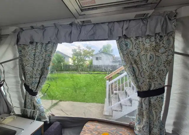 Coleman Roanoke tent trailer  in Travel Trailers & Campers in Smithers - Image 6