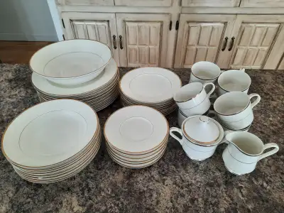 Set de vaisselle 8 couverts avec bordure dorée, View more