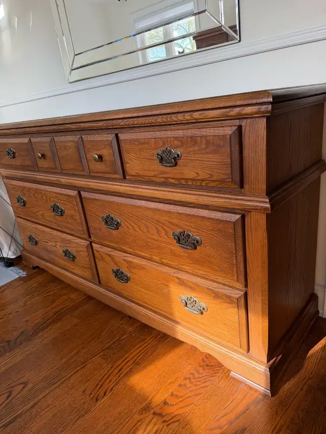 bedroom set in Dressers & Wardrobes in City of Toronto - Image 4