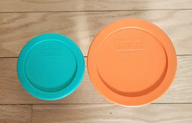 2 Small Pyrex Containers463248565773936642