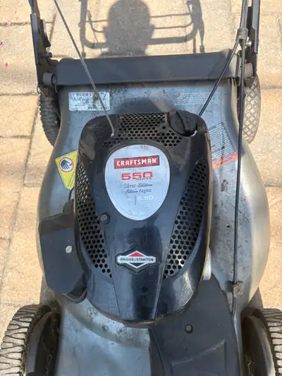 Tondeuse à gazon de marque craftsman fonctionne parfaitement et en bon état Lawnmower craftsman work...