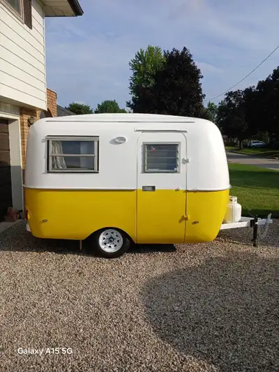 1976 Boler 13ft in quite good condition. Just repainted and updated. Has 110 volt 15amp power cord f...