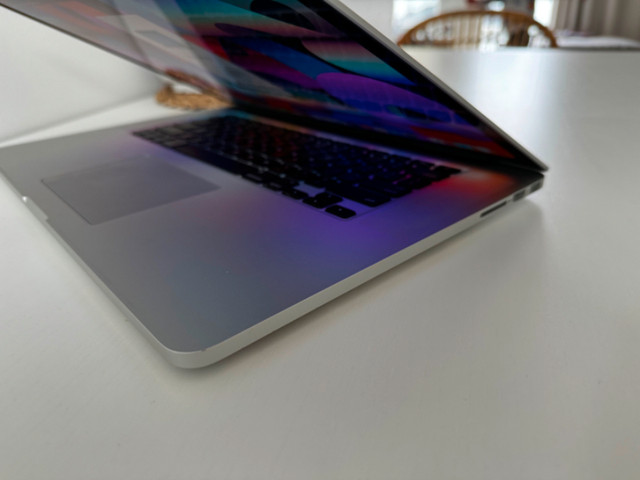 Apple MacBook Pro 15" Retina Quad-Core Intel i7 3.2GHz 256GB SSD in Laptops in Victoria - Image 3