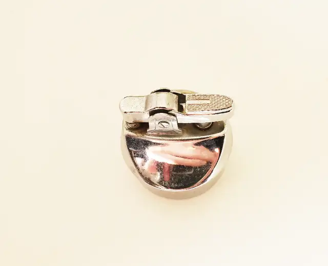 Chrome Table Top Lighter Insert (Fort Erie) in Arts & Collectibles in St. Catharines - Image 3