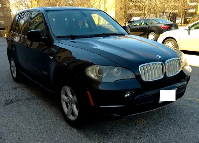 2011 BMW X5, SUV with 7 Leather seats, Low kilometers