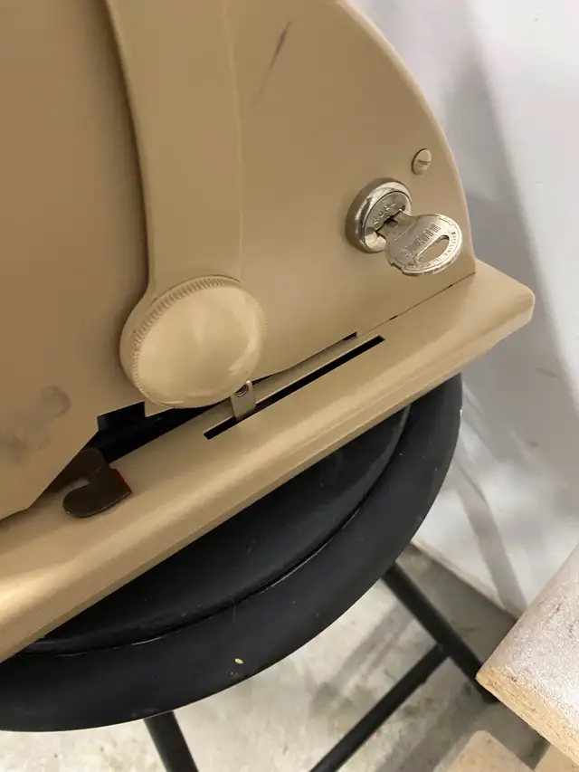 Paymaster in Arts & Collectibles in Laurentides - Image 4