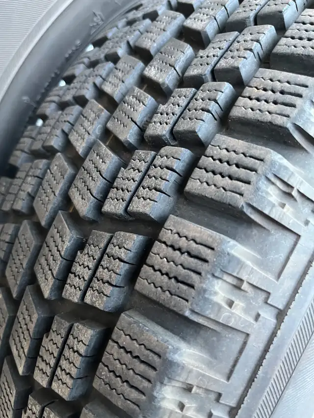 BMW  X3 OEM Rims & Winter Tires  Run Flat 225/60/17 - Like New in Tires & Rims in City of Toronto - Image 10