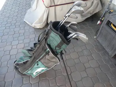 Men’s Right Hand golf clubs and carry bag, View more