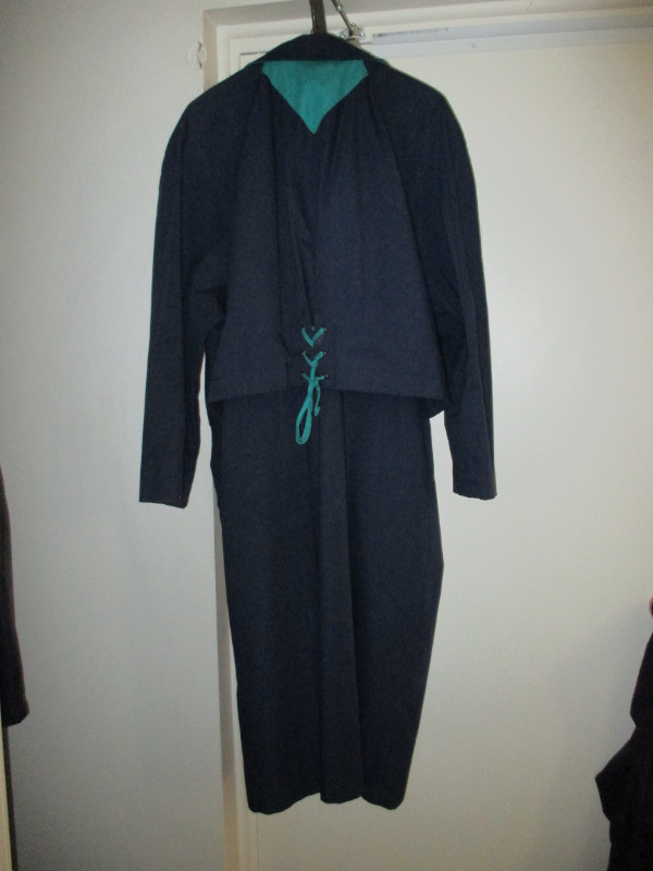ladies long dress coat (3 season) dans Femmes - Hauts et vêtements d'extérieur  à Brockville - Image 2