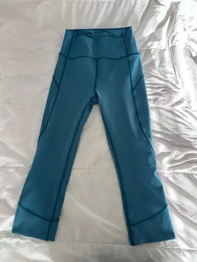 Lululemon women’s training yoga crop pants size 4, View more