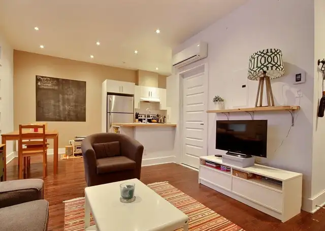 Superbe Condo 4 1/2 en plein coeur du Plateau avec stationnement