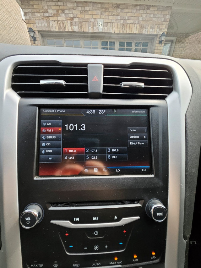 2014 Ford Fusion Hybrid SE for Sale in Cars & Trucks in Oshawa / Durham Region - Image 3