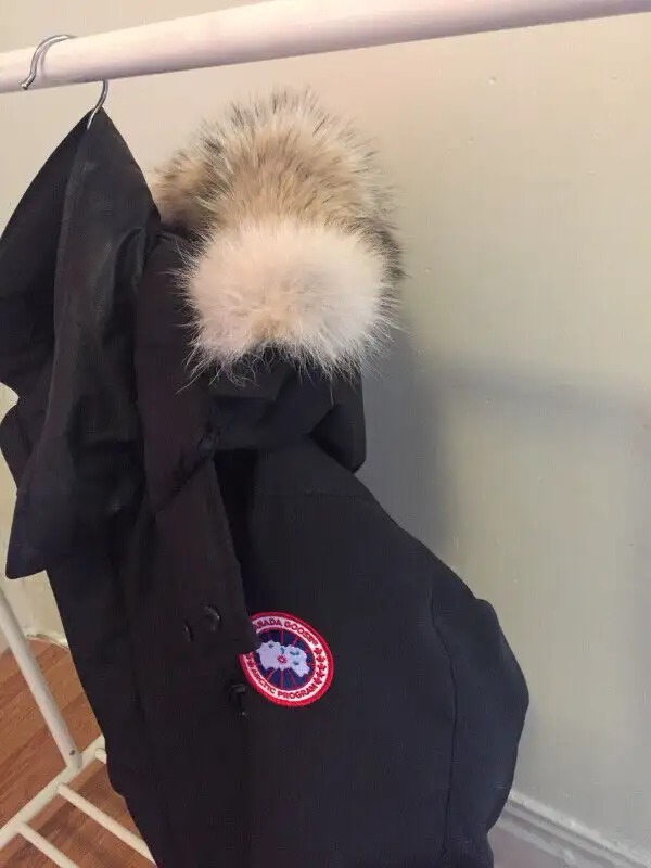 Canada Goose | Banff Parka | Black -  Size Small in Men's in City of Toronto - Image 6