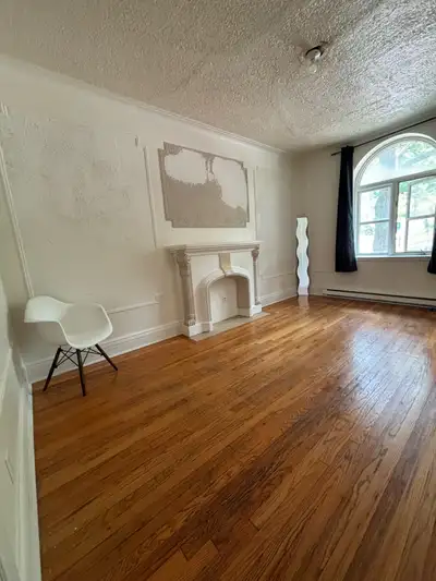Chambre à louer en face de l’udem. 5mins à pieds du REM et du metro Edouard-Monpetit. Piste cyclable...