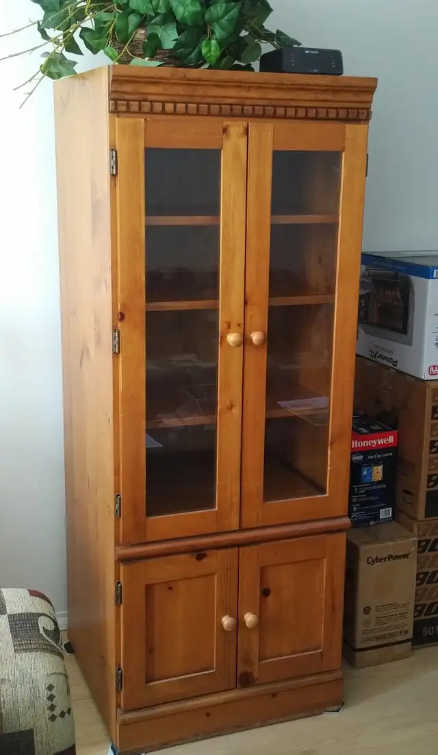 Solid wood Audio Cabinet in TV Tables & Entertainment Units in City of Toronto - Image 7