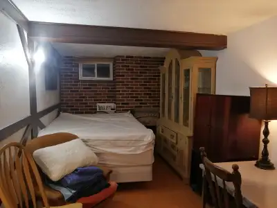 Looking for a Quiet and Clean roommate one room one person, but shared bathrooms and kitchen service...