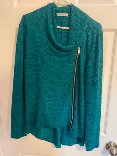 Women’s XL-2XL shirt, View more