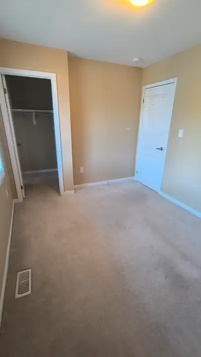Room for rent in Stoney Creek