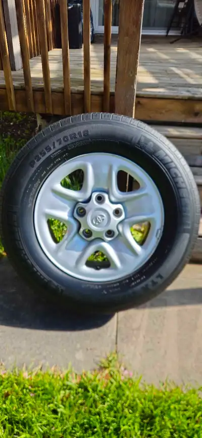 Mint condition Tundra wheels with TPMS sensor on Michelin all season tires. Ready to be mounted.