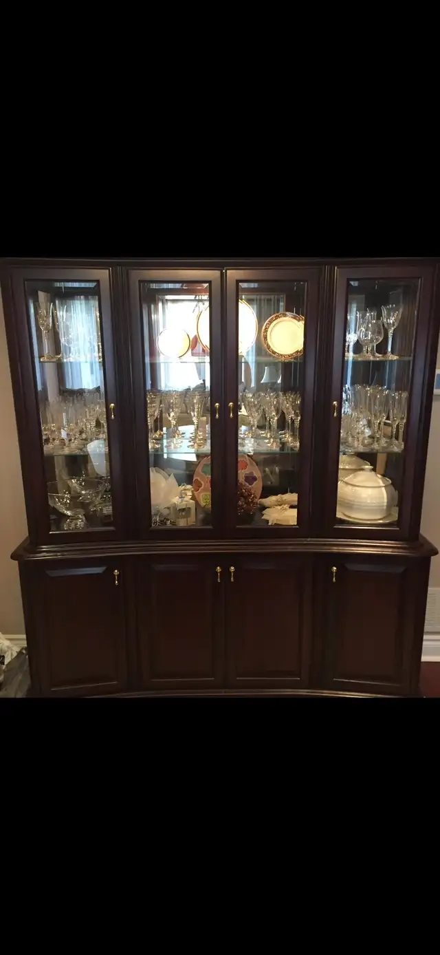 Buffet / Hutch / Display Cabinet in Hutches & Display Cabinets in City of Toronto - Image 2
