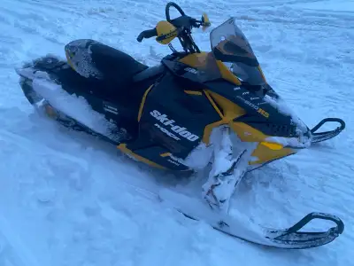 2013 skidoo 600 Etec MXZ • estart •pull start •reverse •heated bars •ice •studded track •2026 Trail...