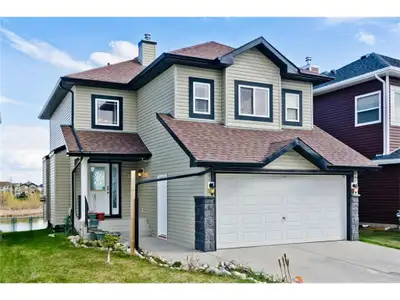 Double Garage House with Lake View and Finished Basement