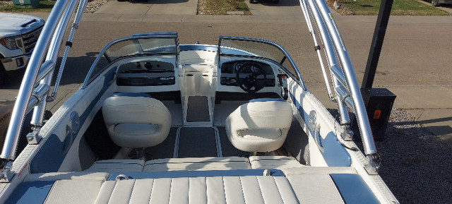 Like New Bayliner 185 Flight series (20 hours on boat) in Powerboats & Motorboats in Edmonton - Image 3