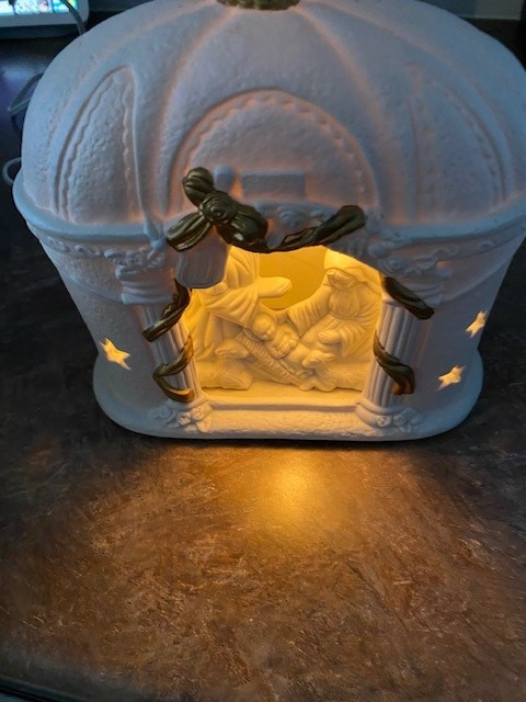 Vintage Porcelain Nativity Scene that lights up in Arts & Collectibles in Gatineau - Image 2
