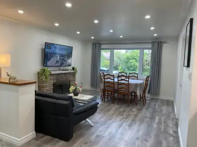 Large renovated Main Floor Room –7Min walk Islington subway