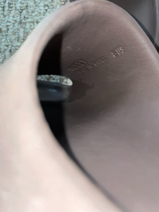 Yeezy slides “soot” READ DESCRIPTION! in Men's Shoes in Kitchener / Waterloo - Image 3