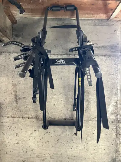 Support à vélo pour voiture de marque Saris Pour 3 vélos