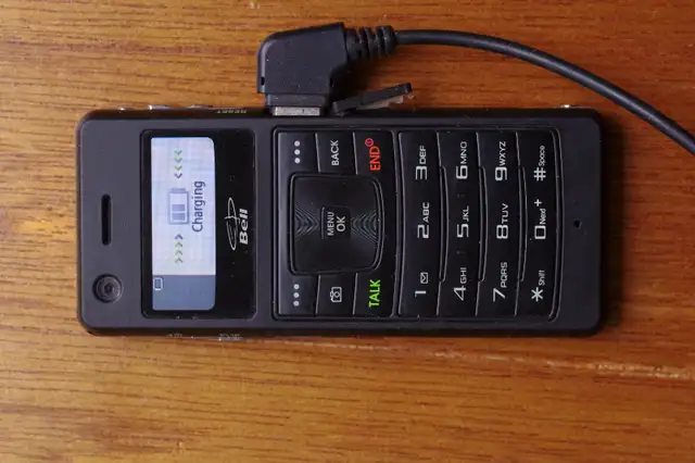 Rare Samsung SPH m620 Cell Phone in Cell Phones in Oshawa / Durham Region - Image 4