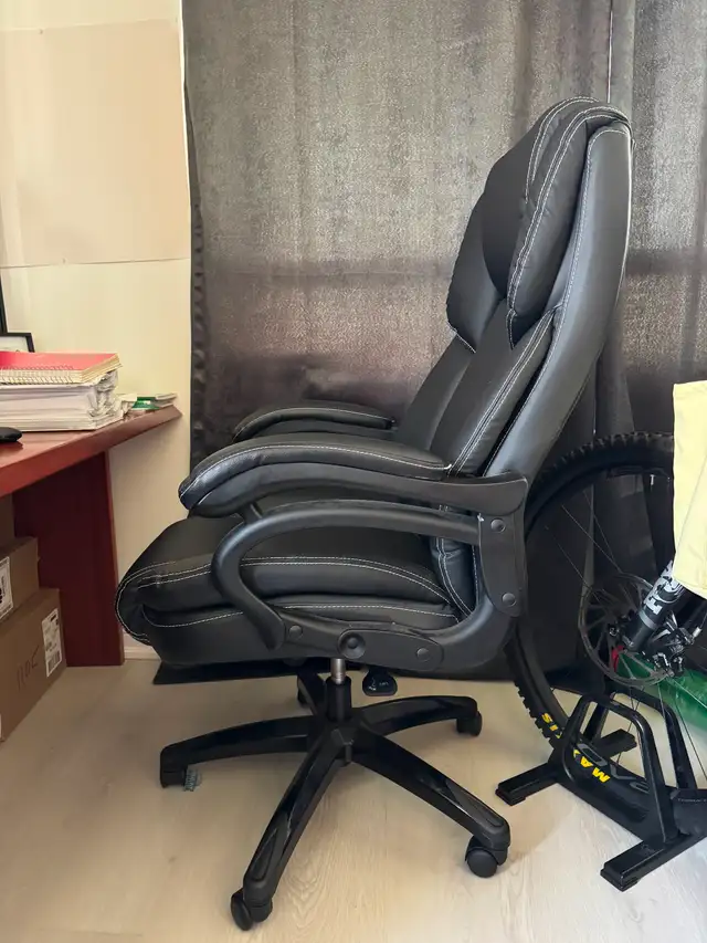 High-Back Executive Office Chair – Excellent Condition