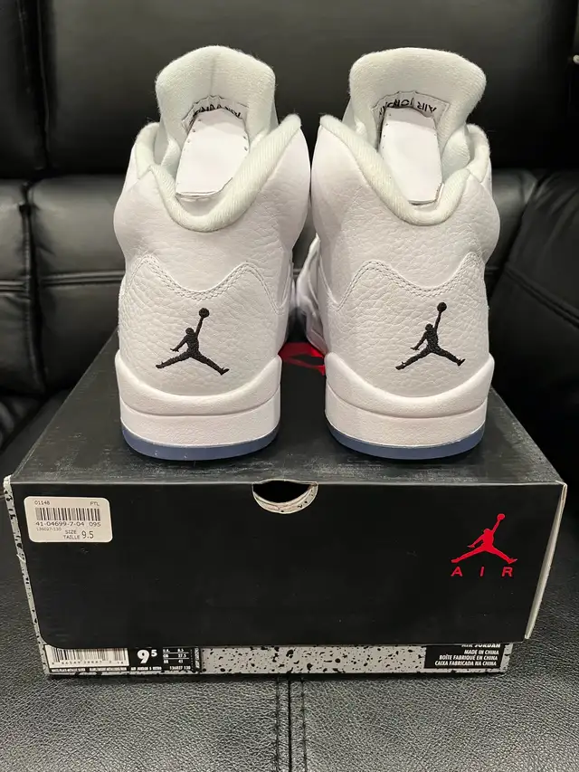 Air Jordan 5 Retro • White Metallic • size 9.5 in Men's Shoes in City of Toronto - Image 3