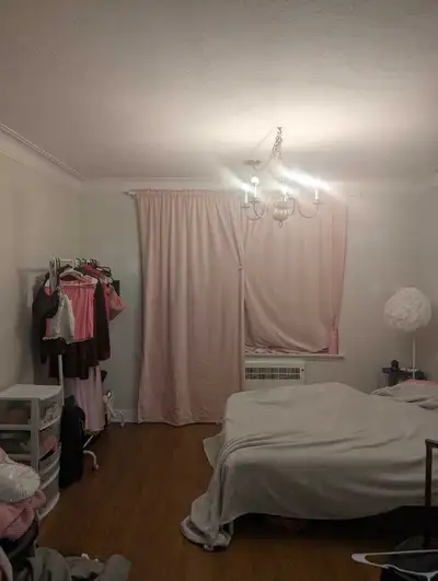 Grande chambre a outremont quartier residentiel haut de dúplex tranquille lumineux planchers bois gr...