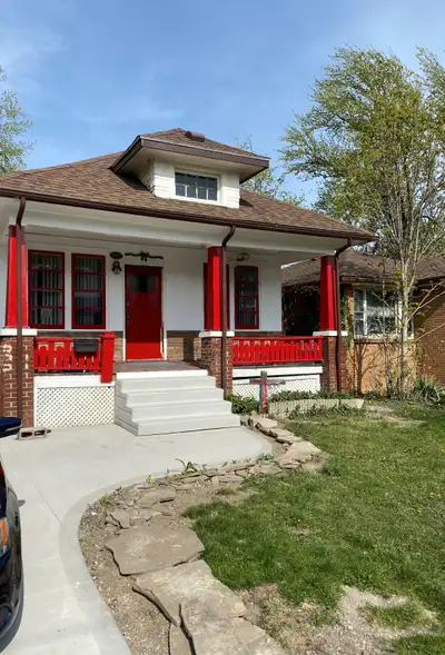 STUDENT ROOMS AVAILABLE AUGUST 01, 2025  WALK TO U of WINDSOR