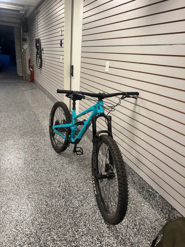 2023 YT Jeffsy Primus – 27.5” Full Suspension Mountain bike