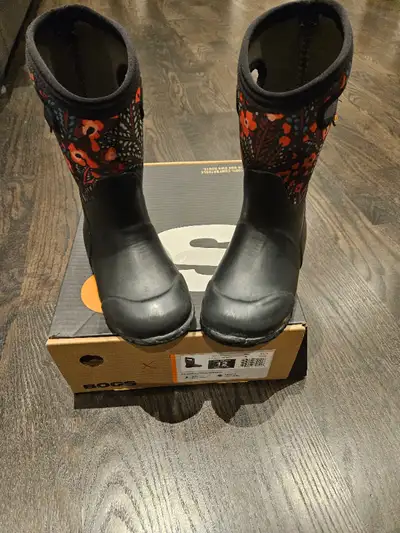 Boggs girl winter boots size 12, View more