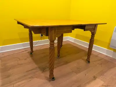 Table en bois antique, View more