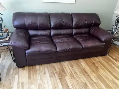 Divan et Fauteuil en cuir véritable. Très confortables, View more