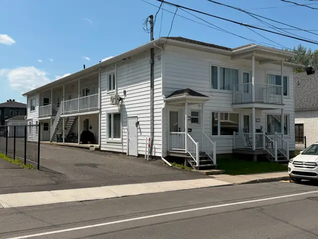 Spacious 4.5-Bedroom Apartment in St-Jean-sur-Richelieu