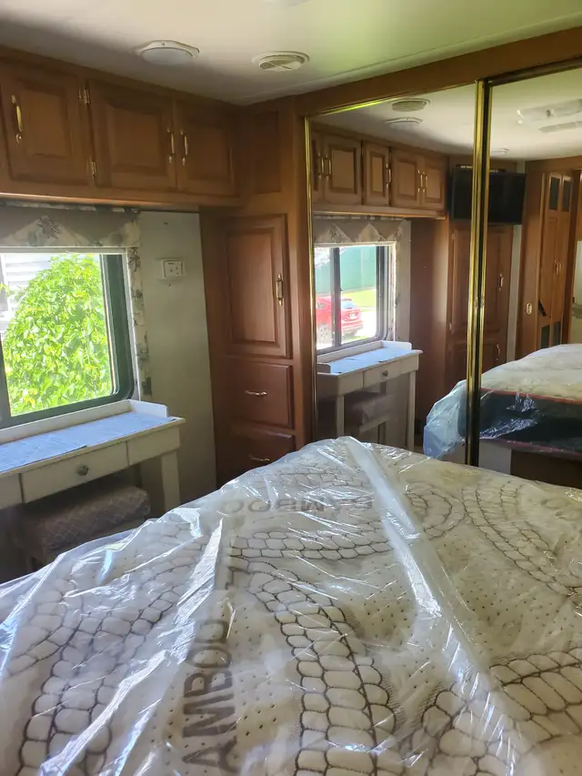 2001 Holiday Rambler Ambassador Class A Motorhome in RVs & Motorhomes in Leamington - Image 9